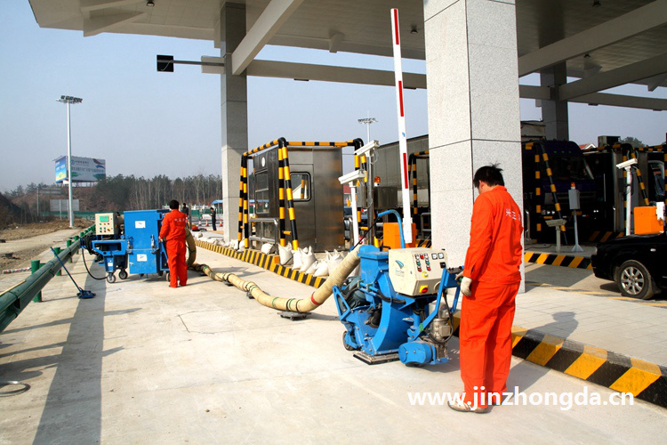 移动式抛丸机对高速公路进行处理
